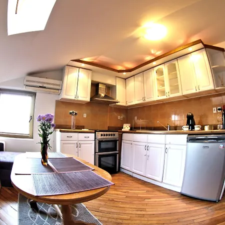 Lover's Nest Next To The 아파트 바르나