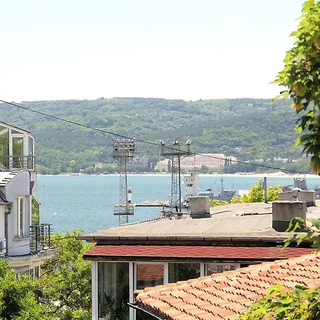 Lover's Nest Next To The Appartement Varna