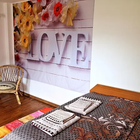 Lover's Nest Next To The 아파트